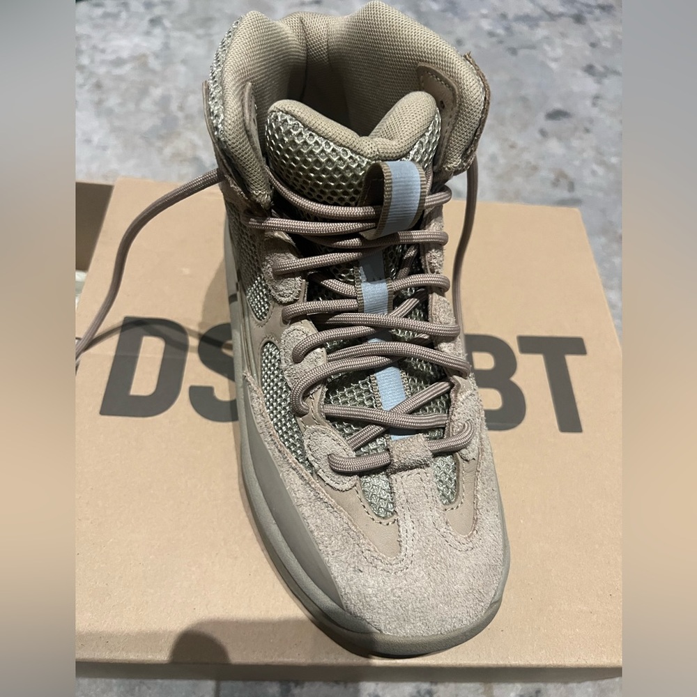 Yezzy DSRT BT